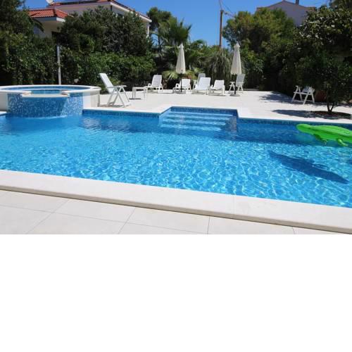 Seaside apartments with a swimming pool Sutivan, Brac - 15502