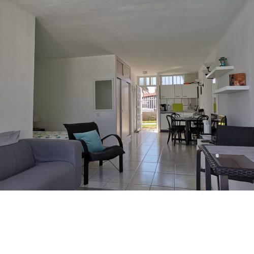 Seaside Bungalow, Avenida de Alemania, 25 Apartment