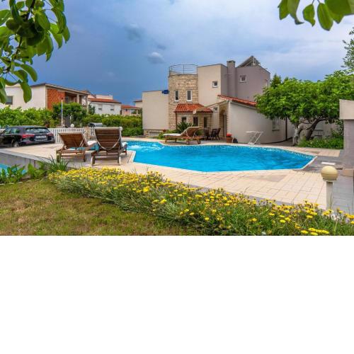 Seaside family friendly house with a swimming pool Vir - 21522