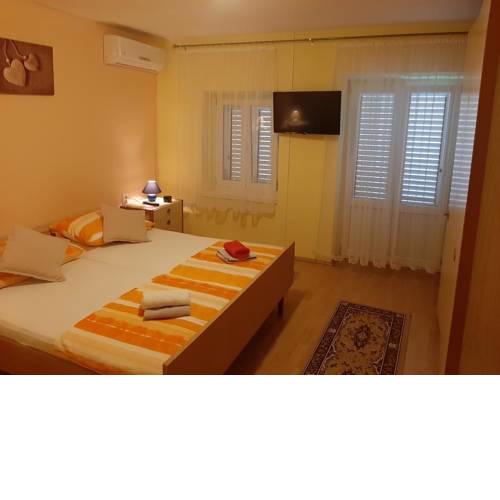 Seaside holiday house Kastel Stafilic, Kastela - 16306