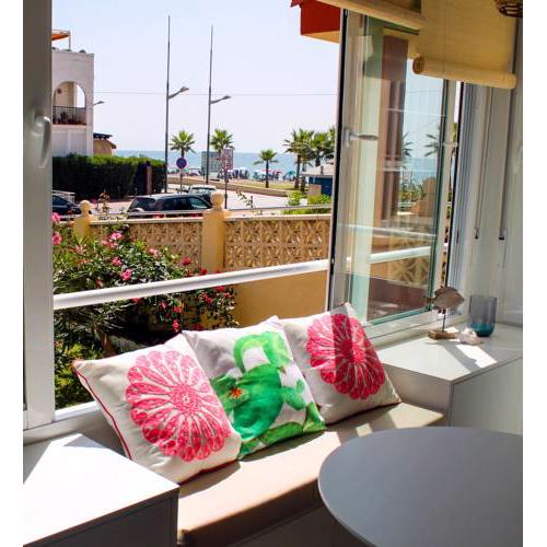 Seaside Lounge Apartment