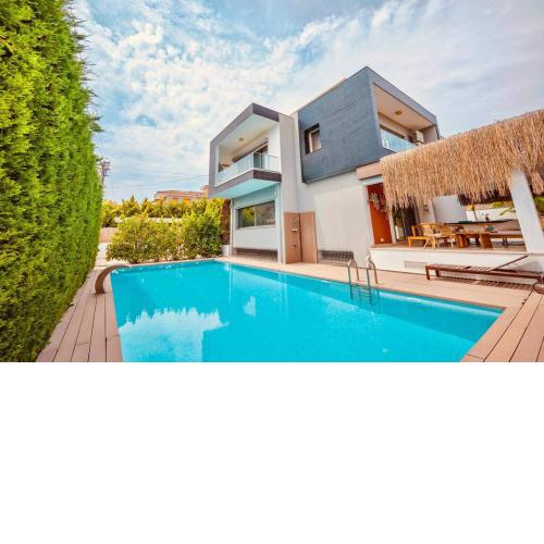Seaside Luxury Vacation Villa with Privacy