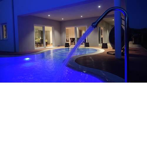 Seaside Villa w Heated Pool, Jacuzzi, Maid