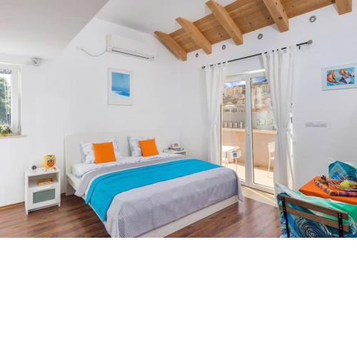 Seaview apartment Sky with private balcony