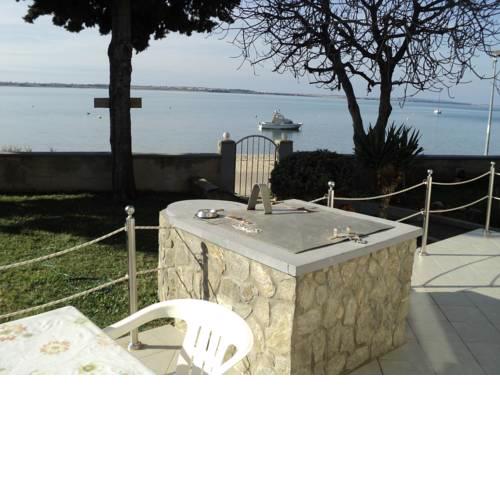 Seaview apartment with a balcony and terrace near the beach - Apartments Branimira I