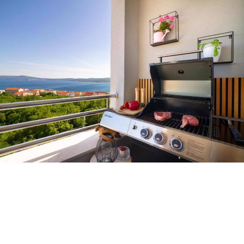 Seaview apartment with the pool