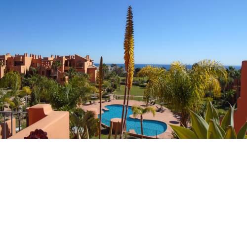 Seaview Luxury Penthouse Apartment 24 hour security and Underground Parking