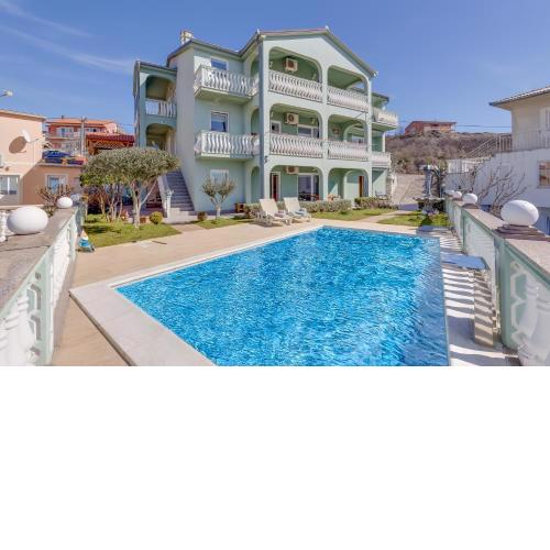 Seaview Pool Suite Panorama Apartments - Happy Rentals