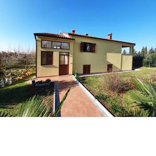 Secluded Apartment in Poreč with Garden