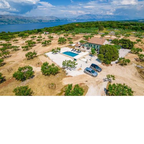 Secluded vacation house Bračuta with swimming pool