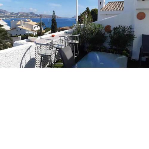 Second line beach front house in Albir