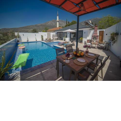 Sefam-Kalkan'da 2+1 Jakuzili Balayı Villası
