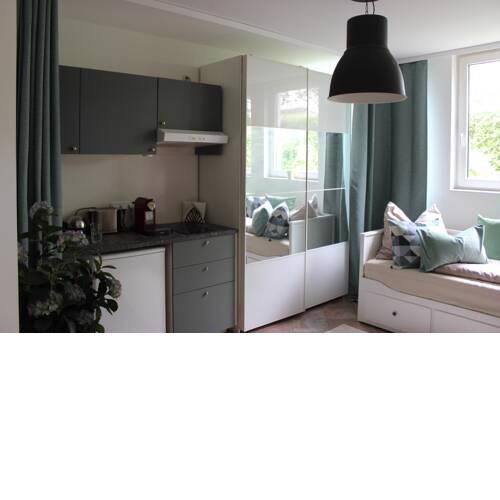 Self Check in - One Room Apartment - Free Private Parking