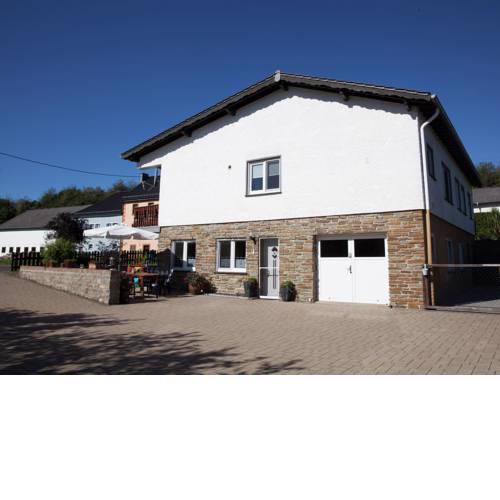 Serene Apartment near Lake in Halenfeld