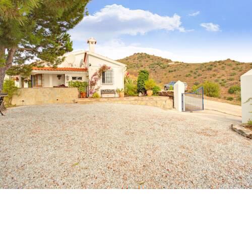 Serene Holiday Home in Sayalonga with Private Pool