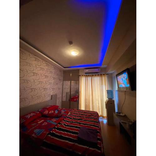 Serpong Green View Apartment by KakaRama Room
