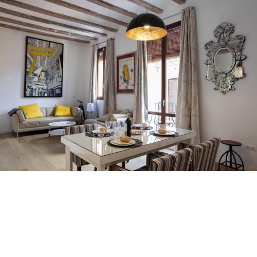 Serranos Apartment
