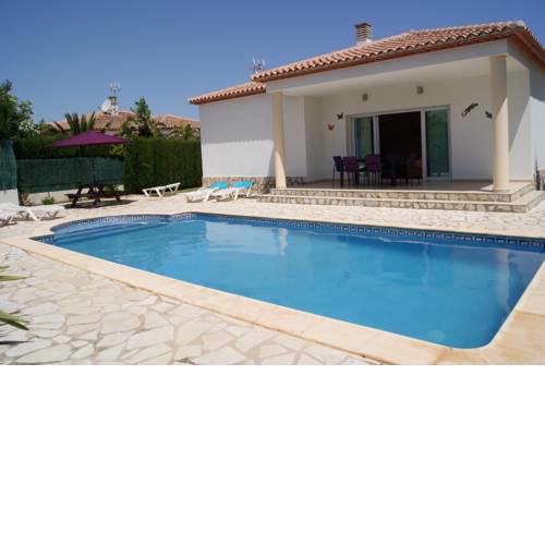 Setla Villa Sleeps 6 with Pool Air Con and WiFi