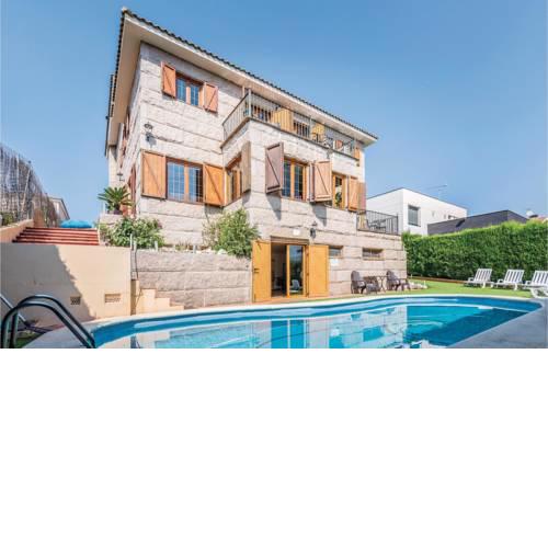 Seven-Bedroom Holiday Home in Alella