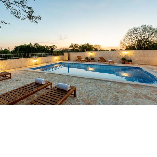 Seven Olives Guest House with heated pool