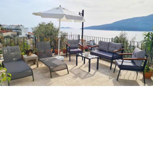 Shared Pool Flat Located 3 Min to Beach in Kalkan