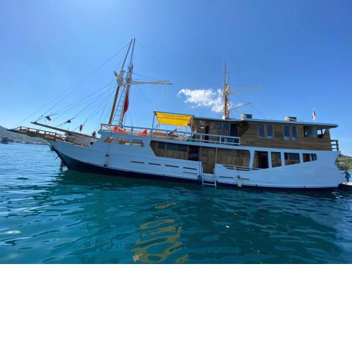 Sharing Trips 3D2N Phinisi Boat