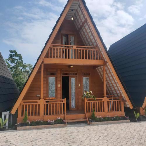Sharon Home's Samosir