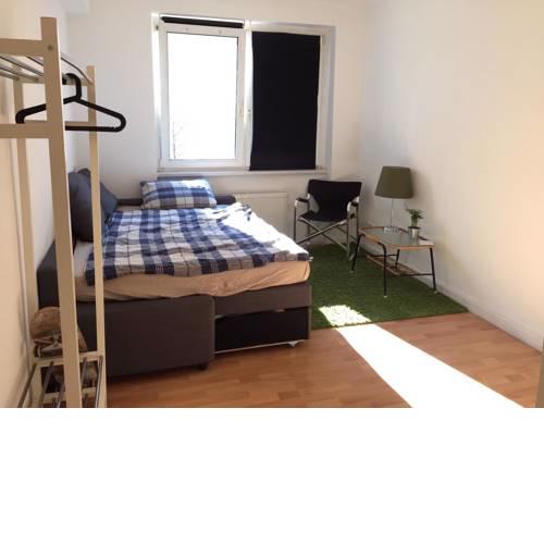 Single Room in a 2-Bedroom Centrally-located Apartment in the Belgian Quarter