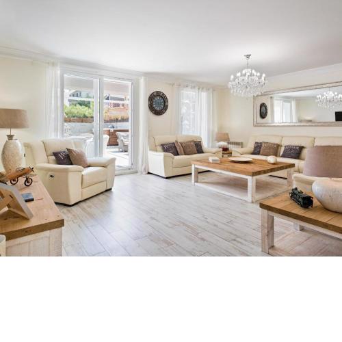 Sitges Spaces Mediterranean Apartments 5 Bedrooms, 4 Bathrooms, 75M2 Terrace, Centre Sitges- Sleeps 11