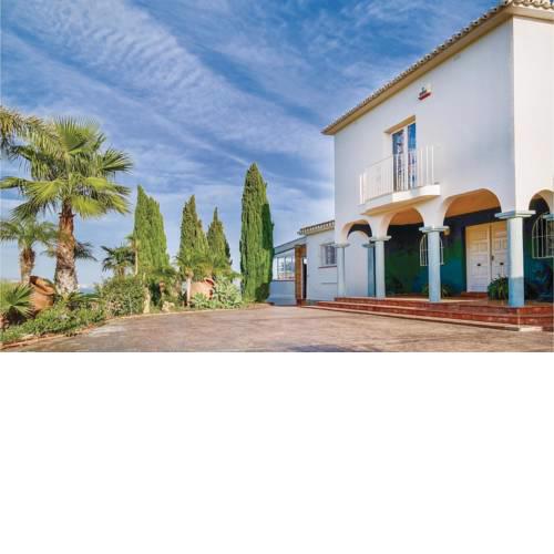 Six-Bedroom Holiday Home in Las Lagunas de Mijas