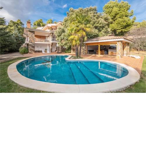 Six-Bedroom Holiday Home in Matadepera