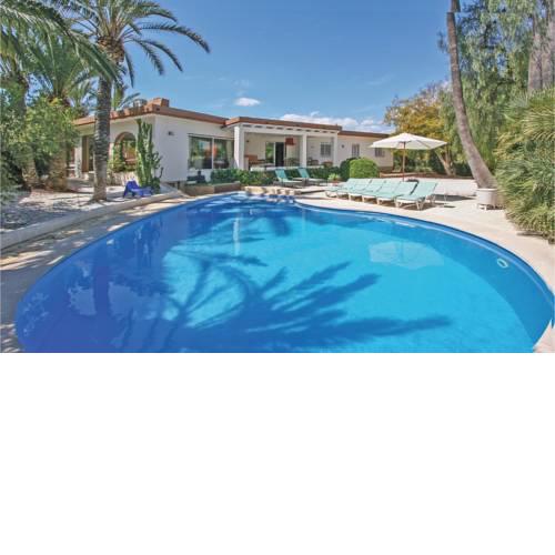 Six-Bedroom Holiday Home in Nucleo L'Albir