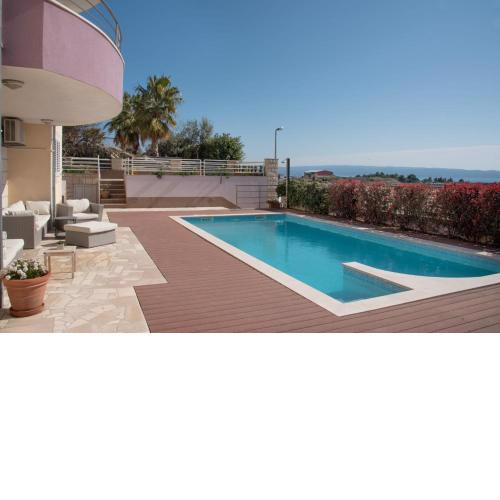 SKY - beautiful rooftop apartment with shared pool