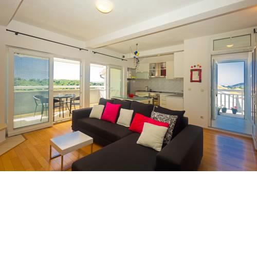 SkyBlue Apartment