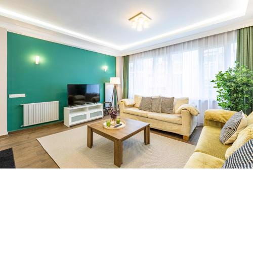 Sleek and Central Flat in Nisantasi