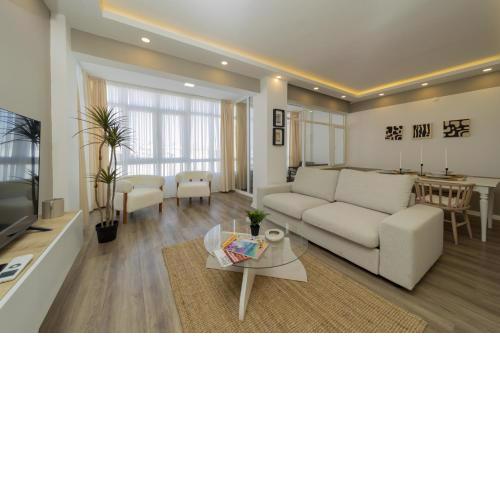 Sleek Flat 1 min to Hadrian Gates 8 min to Beach