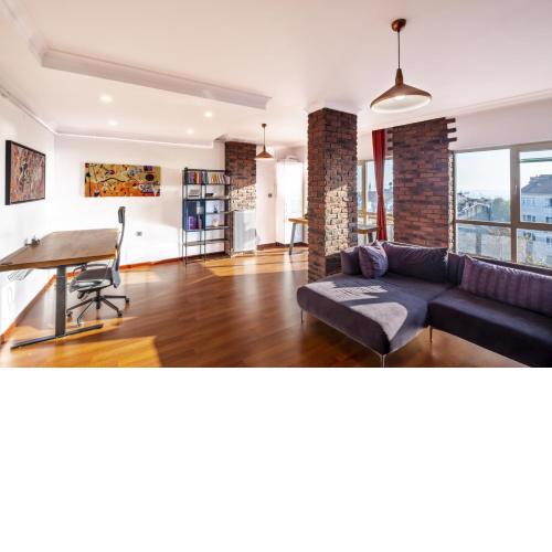 Sleek Flat near Public Transportation in Maltepe