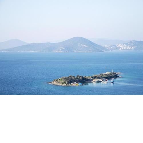 Sleek Flat with Private Beach and View in Milas
