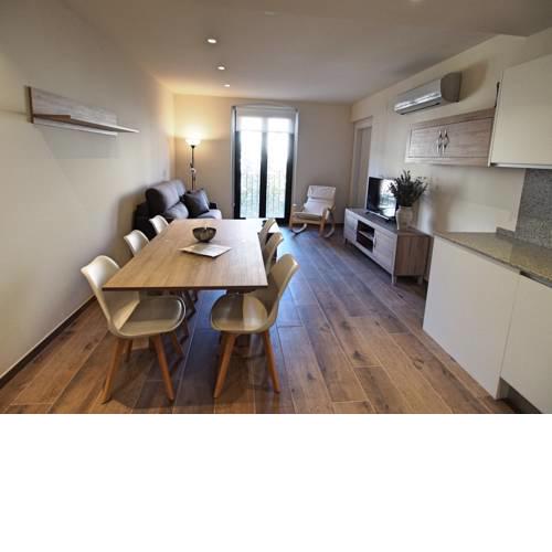 Sleep and Stay- Besalú 2-1 New stylish apt with AirCon