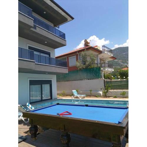 Sleeps 10, Private Pool Villa with Playground - AWZ 259