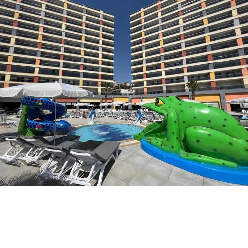 Sleeps 2, Apartment with Shared Pool - AWZ 250,1