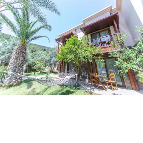 Sleeps 2, Modern Apartment with Shared Pool - AWZ 304, 2
