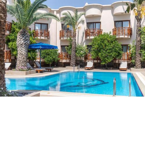 Sleeps 4, Luxury Apartment with Shared Pool - AWZ 306