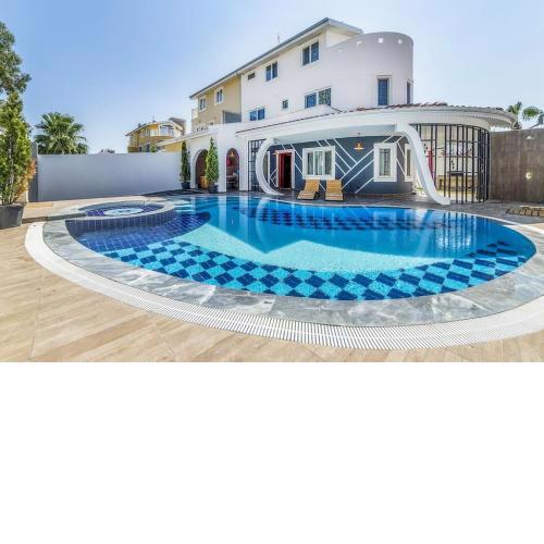 Sleeps 6, Modern Villa with Private Pool - AWZ 287