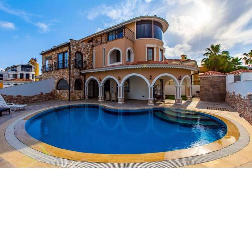 Sleeps 6, Stylish Designed Villa - AWZ 288