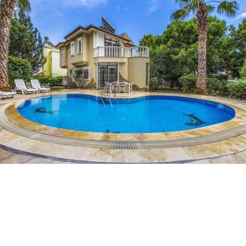 Sleeps 6, Stylish Villa with Private Pool AWZ 280
