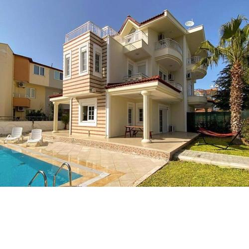 Sleeps 7, Luxurious Villa with Private Pool - AWZ 245