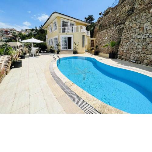 Sleeps 8 Spacious and Airy Villa with Private Pool - AWZ 284