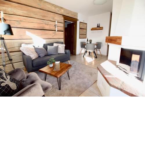 Small & Cozy 2 Bedroom City Apartment