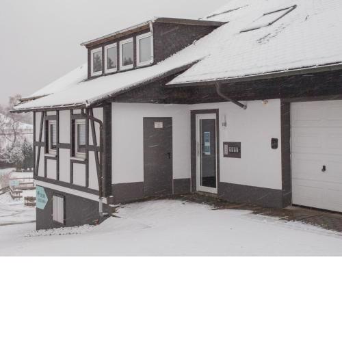 Small flat in Neuastenberg near the ski lift